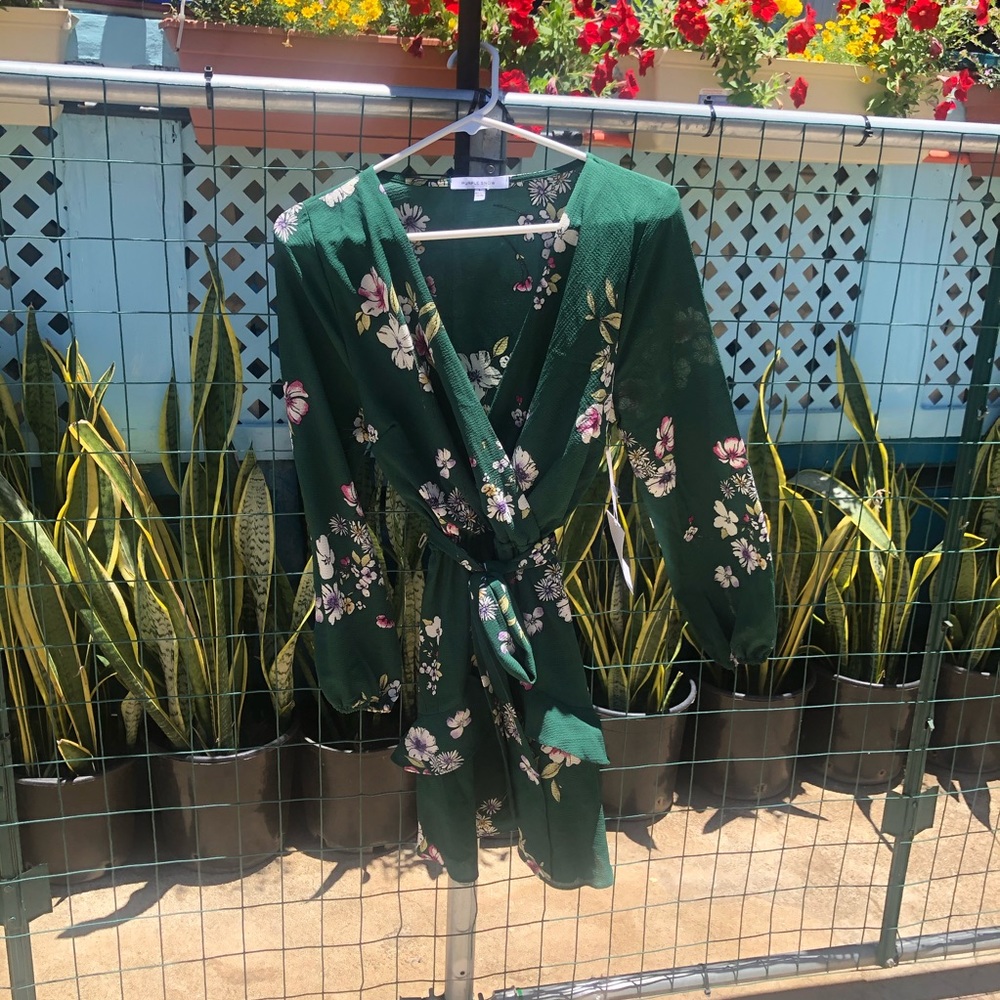 Green flowery short dress